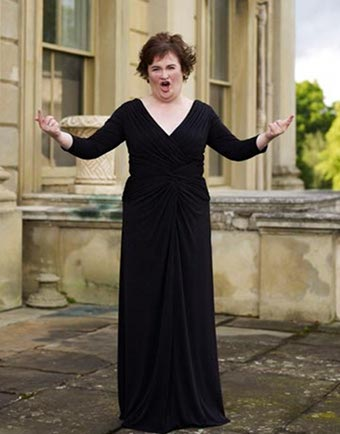 Illustration for article titled Susan Boyle Goes Glam For Harper's Bazaar